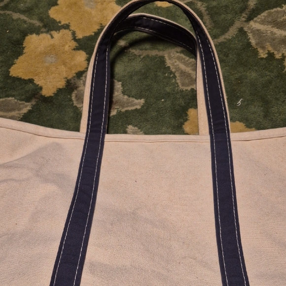 Stylish Navy and Cream Tote Bag - Picture 11 of 11